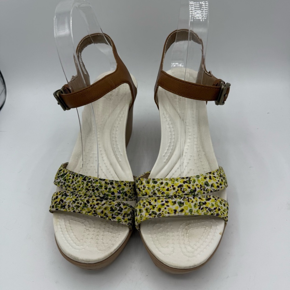 CROCS Leigh II Ankle Strap Wedge sandals Green/Brown Floral Size 8 Shoes 3” heel